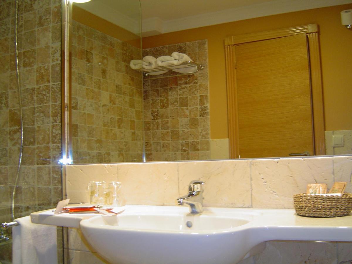 Hotel Los Granados Navalmoral De La Mata Εξωτερικό φωτογραφία